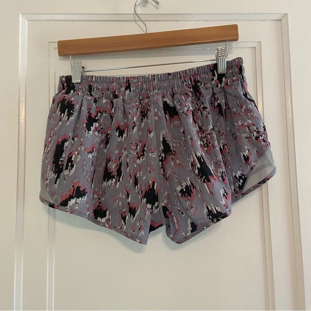 Lululemon Hotty Hot Low Rise shorts